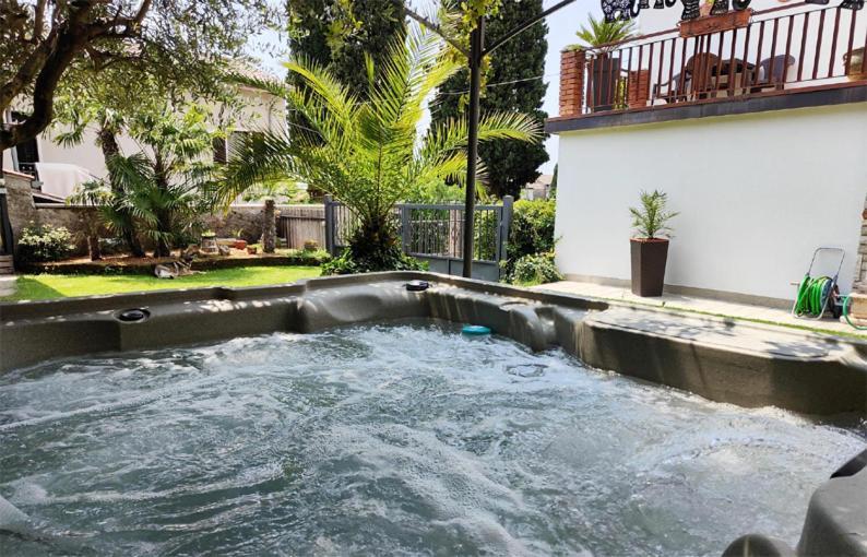 カプリーノ・ヴェロネーゼ Casa Rustica Con Giardinoヴィラ エクステリア 写真
